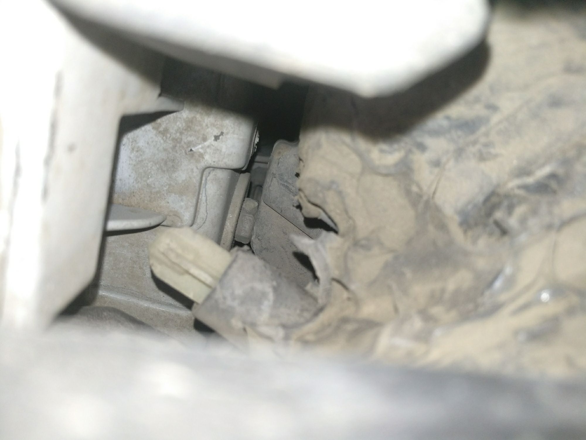 郑州福特二手车 郑州二手福特蒙迪欧 > 福特 蒙迪欧 2  整体更换(螺丝