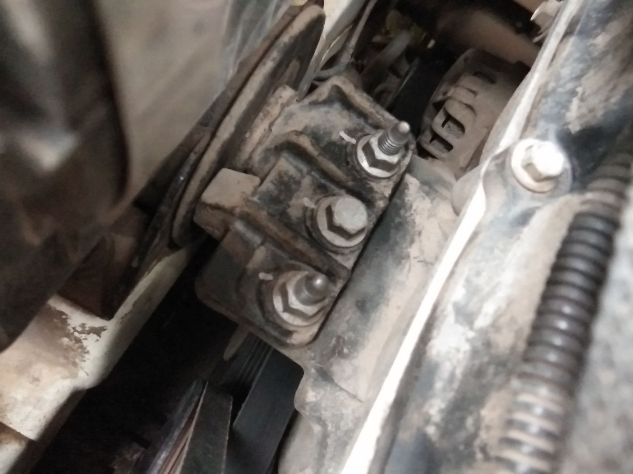 经检测,该车骨架完好,排除事故车,火烧,水泡等特殊车况。发动机舱部件正常(正时链条更换,水泵更换打胶,气门室拆卸。)外观有钣金喷漆修复,局部有瑕疵。该车可以正常过户,如有手续,抵押、违章改装等特殊车况,车主同意过户前处理完毕,保证可以正常过户。该车可以正常过户,如有手续,抵押,改装及违章问题,车主同意过户前处理完毕,保证可以过户。非车辆原配件的部件不承诺随车出售,包括保险。
